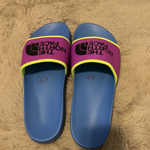 NWT The North Face Men's
Basecamp Il Slides, Size 11, Supersonic Blue, Green - Picture 3 of 3